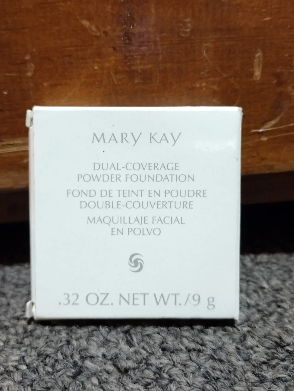 Mary Kay Dual-Coverage Powder Foundation - White Packaging